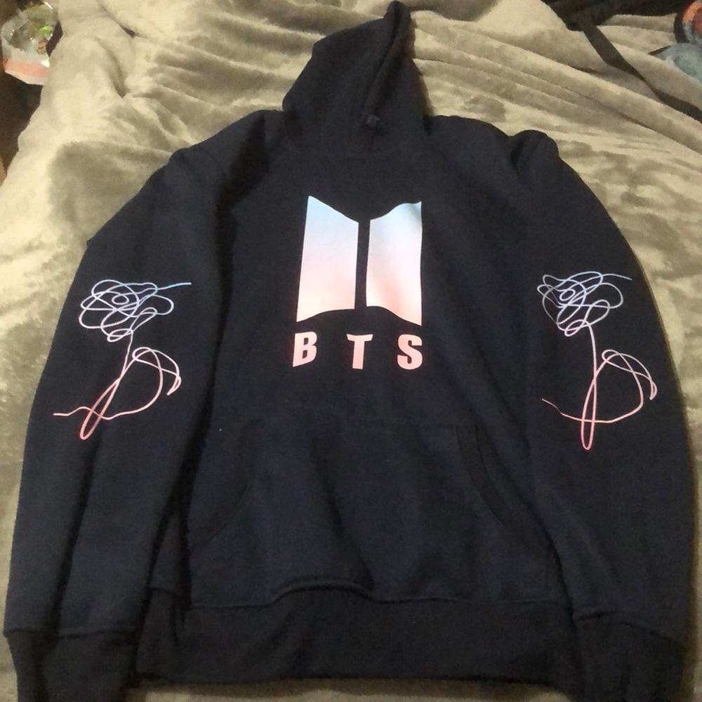 BTS Pullover!